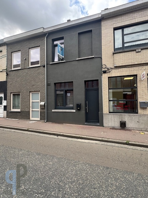 Totaal vernieuwde woning met tuin - foto 1