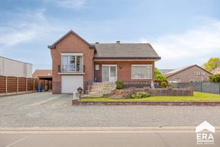 Lichtrijke gezinswoning op 653m² te koop in Lommel! Lommel-Centrum: Charmante en goed onderhouden gezinswoning (169m²) met 3 slaapkamers op...