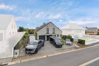 Voor meer info of een bezoek, bel 053 59 49 33 - Deze instapklare villa is perfect voor wie op zoek is naar een combinatie van rust, ruimte...