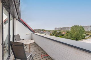 Vanop het terras geniet u hier van een prachtig wijds uitzicht! Dit gemeubeld appartement met 2 slaapkamers is gelegen op een domein...