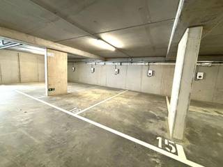 TUINWIJKSTRAAT 18-20, meerdere dubbele inpandige parkeerplaatsen te huur voor €150/plek. Niveau -1. Hoogte : 2m. Onmiddellijk beschikbaar. INFO :...