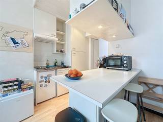 Op zoek naar een studio op een geweldige locatie?Deze studio is gelegen in de Verlatstraat, een verbindingsstraat tussen de gedempte Zuiderdokken met...