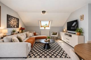 <p>Instapklaar 1-slaapkamerappartement op een rustige toplocatie nabij De Gavers!</p><p>Op zoek naar een verzorgd appartement waar u zonder zorgen meteen kunt intrekken? Dan is dit lichtrijke appartement met één slaapkamer ongetwijfeld een bezoek waard!</p><p>Indeling<br />Via de inkomhal komt u terecht in de praktische berging, gevolgd door de badkamer en de ruime slaapkamer. Achteraan bevindt zich de lichtrijke leefruimte met een volledig vernieuwde, kwalitatief afgewerkte en volledig geïnstalleerde keuken, waar koken en gezellig samenzijn centraal staan.</p><p>Troeven</p><ul><li>Volledig instapklaar</li><li>Volledig vernieuwde en geïnstalleerde keuken</li><li>Conforme elektrische keuring</li><li>Gunstig EPC</li><li>Ruime privatieve berging in de kelder</li><li>Parkeermogelijkheid vlak voor de deur</li><li>Rustige ligging</li><li><p>Op wandelafstand van Provinciedomein De Gavers</p><br /></li></ul><p>Een zorgeloos appartement op een uitstekende locatie, ideaal als eigen woonst of investering!</p><p>Interesse in dit instapklare appartement? feline@immobeguin.be</p>