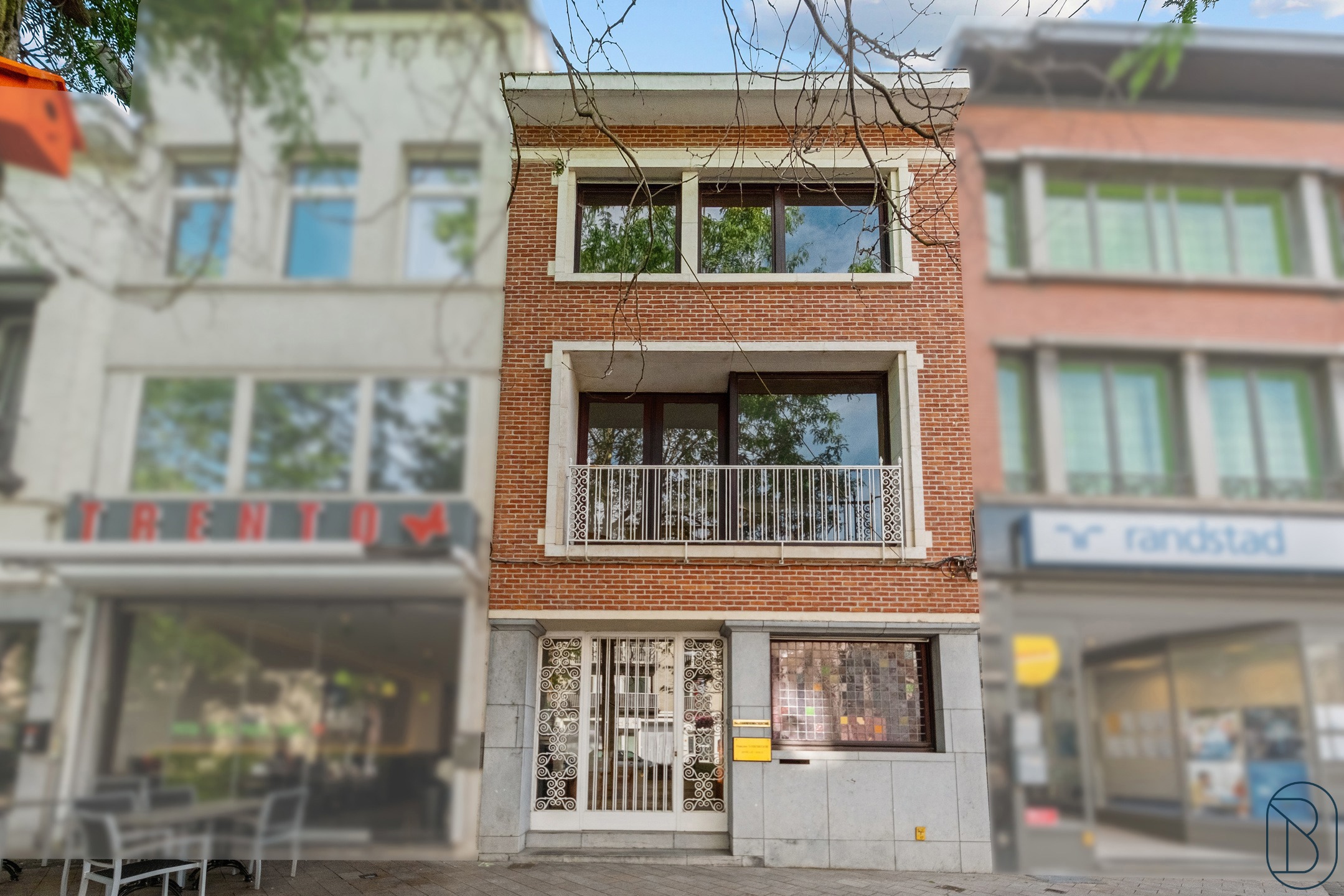 In het CENTRUM gelegen herenwoning met dubbele garage.  - foto 1