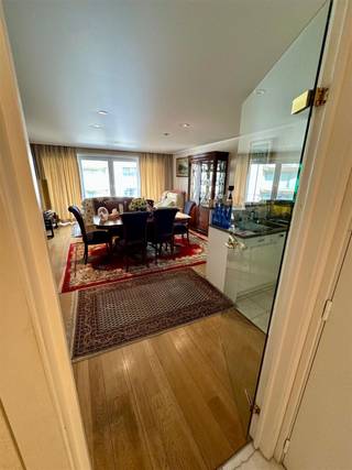 Welkom in dit charmante appartement in Knokke-HeistDit appartement biedt een ideale combinatie van comfort en stijl in een van de meest gewilde...