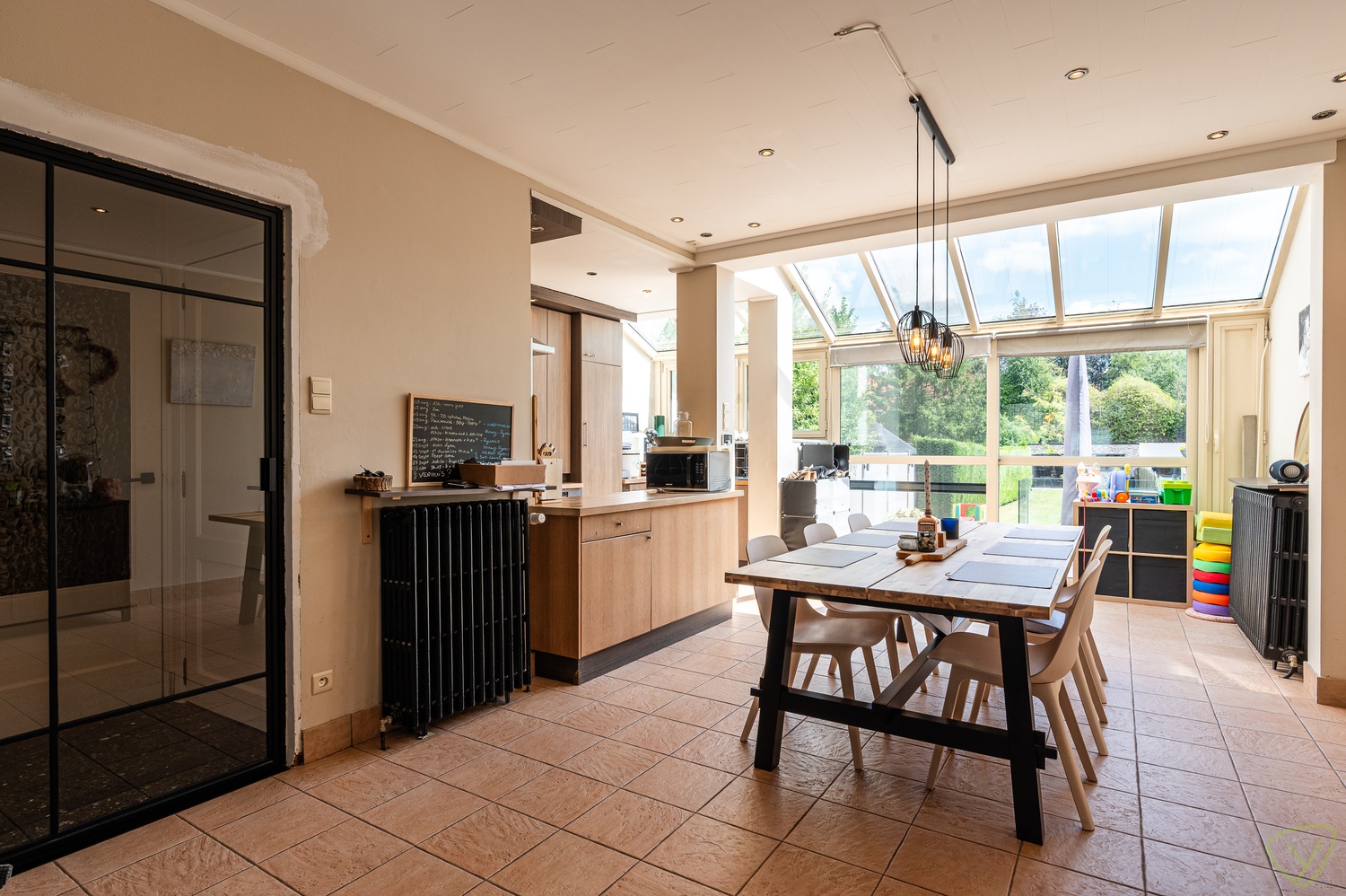 Instapklare woning met tuin en vlakbij het centrum van Eeklo - foto 5