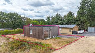 <p>Bij ImmoFusion 7/7 "open huis" : klik op onze 3D-TOUR. <br />Ervaar vastgoed alsof je er zelf doorheen loopt!<br /><br />Charmante en energiezuinige bungalow gelegen in een rustige wijk vlakbij het Albertkanaal en omgeven door een prachtige bosrijke omgeving. Deze woning biedt niet alleen een oase van rust, maar ook een uitstekende ligging nabij de autosnelweg, waardoor steden zoals Antwerpen en Hasselt snel bereikbaar zijn. Bovendien zijn er twee autostaanplaatsen voorzien, wat het parkeren uiterst gemakkelijk maakt.<br />De constructie van de bungalow is opgetrokken uit houtskelet, wat bijdraagt aan de energiezuinigheid van de woning. Dit wordt verder ondersteund door de aanwezigheid van zonnepanelen. De indeling van de bungalow is als volgt: bij binnenkomst betreedt u de inkomhal, die toegang biedt tot een apart toilet. De lichte en open leefruimte sluit naadloos aan op een volledig ingerichte keuken, voorzien van moderne apparatuur. De slaapkamer en badkamer vormen samen een harmonieuze en functionele ruimte, compleet met een inloopdouche. De uitgebreide technische installatie omvat onder andere een efficiënt aircosysteem, waardoor het binnenklimaat altijd aangenaam is. De afwerking van het interieur is van uitzonderlijke kwaliteit. De bungalow is voorzien van smaakvolle tegelvloeren en verfijnd schrijnwerk, wat bijdraagt aan de luxueuze uitstraling van het geheel. Deze bungalow is de perfecte combinatie van comfort, stijl en duurzaamheid, ideaal voor wie op zoek is naar een hoogwaardige woonervaring in een serene en strategisch gelegen omgeving. Aarzel niet om dit uniek pand te bezoeken.<br />Pluspunten:<br />- autostaanplaats <br />- Centrale locatie met vlotte bereikbaarheid via E313/E314 en openbaar vervoer.<br />- Parkeergelegenheid in de directe omgeving, alsook winkels en horeca, warme bakker, scholen<br />- Regenwaterput van 3000L<br />- 10 zonnepanelen<br />- Warmtepomp lucht-water<br /><br /><span>Maatregelen opgenomen in het Maatregelenregister: nee</span><br /><br />Voor een bezichtiging ter plaatse of meer info, bel ons op 078/78.78.70, of kom gewoon binnen op ons kantoor, steeds welkom!</p>