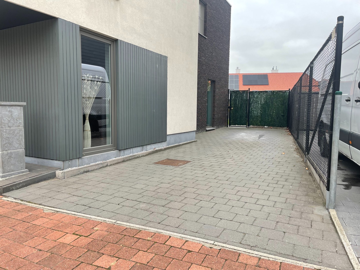 Recent en verzorgde hoekwoning met 2 parkeerplaatsen en garage - foto 2