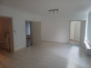 Leuk appartement met prachtige ligging in het centrum van Neer (Pelt).<br /><br />Indeling: Inkomhal, woonkamer met keukenhoek, gang, badkamer met douche/wastafel, toilet en slaapkamer met rolluik.. Berging.<br /><br />Bij interesse, mailen naar info@vastgoedfransen.be.