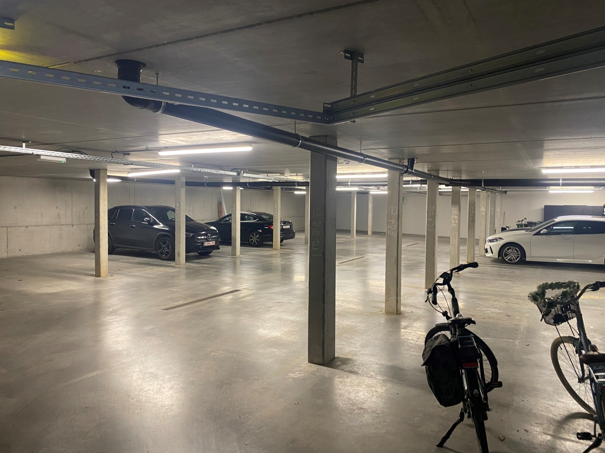 Centraal gelegen ondergrondse autostaanplaats - foto 3