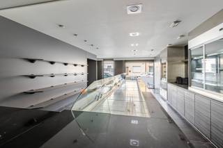 Uitstekend gelegen handelspand op Assenedesteenweg 87, ZelzateDit handelspand bevindt zich op een strategische locatie langs de drukbezochte...