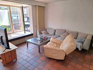 Groot appartement in Geel-centrum bestaande uit: inkomhal, grote woonkamer met veel licht, ingerichte keuken, wasplaats/berging, nachthal,...