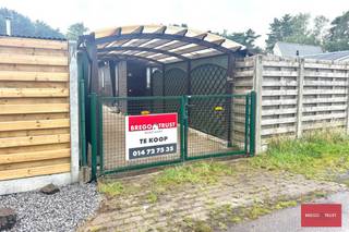 Vakantieverblijf met 3 slaapkamers, badkamer en leefruimte met open keuken. De woning zal verkocht worden inclusief de roerende goederen. U...