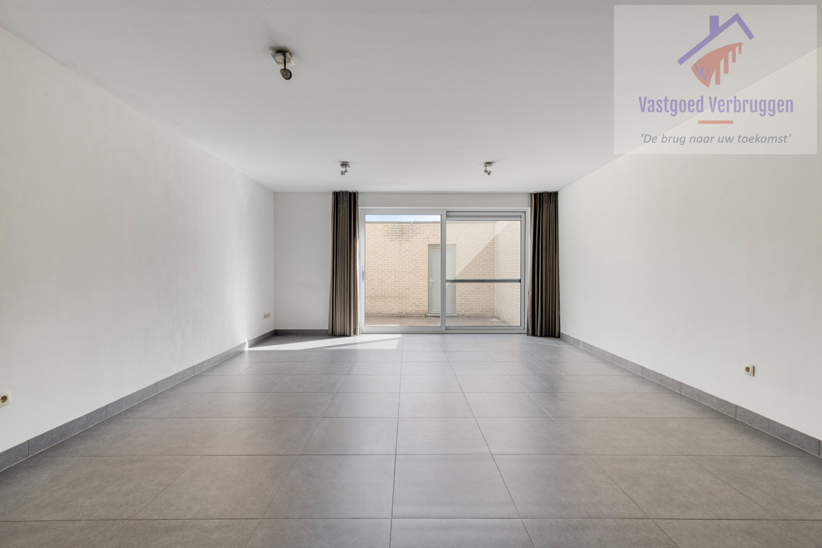 Modern recent gelijkvloers appartement met zuidgericht terras, zonnepanelen en garagebox in hartje Nieuwerkerken - foto 3