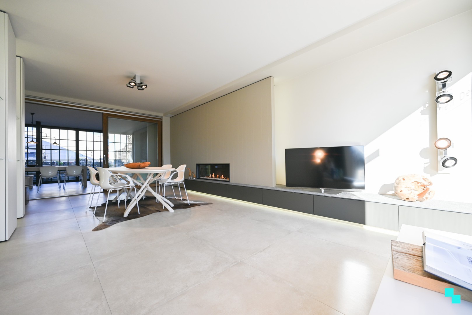 Piekfijn afgewerkte handelsruimte met bovenliggend appartement te Kachtem - foto 4