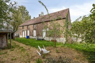 Charmante hoeve met schuur op rustige landelijke ligging. Op zoek naar een uniek renovatieproject in een oase van rust? Deze te renoveren hoeve...