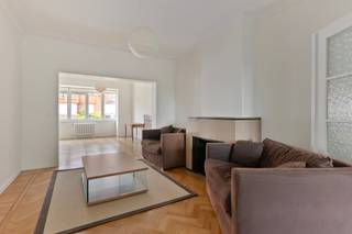 Discover this bright and spacious duplex apartment located on the second floor of a small building in a quiet and green neighborhood of Auderghem...