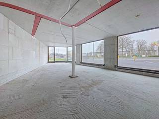 Ce rez-de-chaussée commercial casco est idéalement situé près du Kaai (quai) de la ville de Nieuport et convient parfaitement à une...