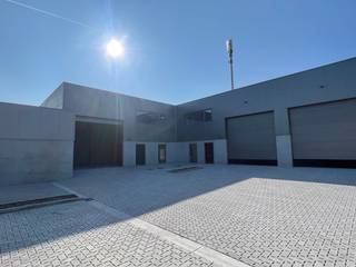 ALL-IN PRIJS met 6 parkeerplaatsen inclusief!LAATSTE NIEUWBOUW KMO-unit van 384 m² met 6 privatieve parkeerplaatsen inclusief op een uitzonderlijke...