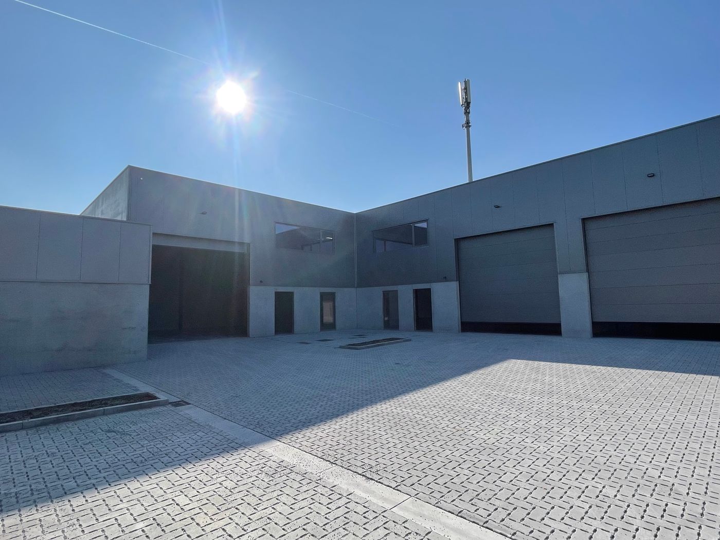 LAATSTE NIEUWBOUW KMO-unit van 384 m² langs Torhoutsesteenweg - foto 1