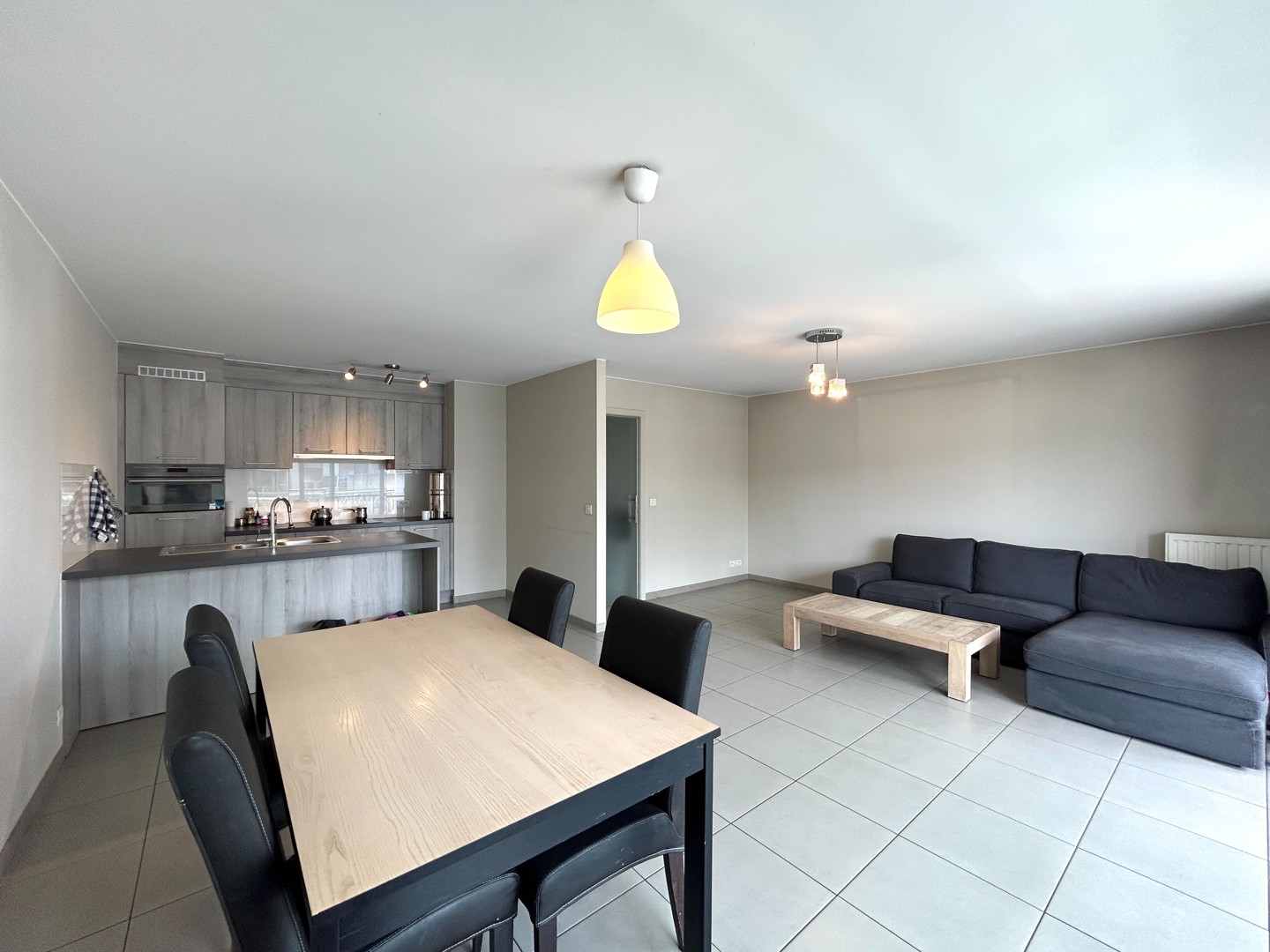 Instapklaar twee-slaapkamerappartement met 2 terrassen te centrum Roeselare! - foto 1
