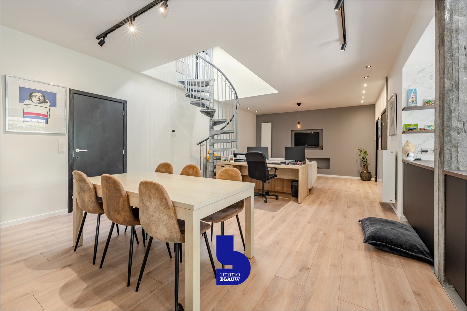 Ruime instapklare woning met grote garage en tuin - foto 4