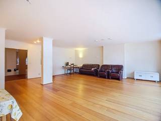 Residentieel gelegen appartement op de 2de verdieping, gelegen tussen de gezellige Vogelenmarkt en het vernieuwde Harmoniepark. Voor de deur treft...