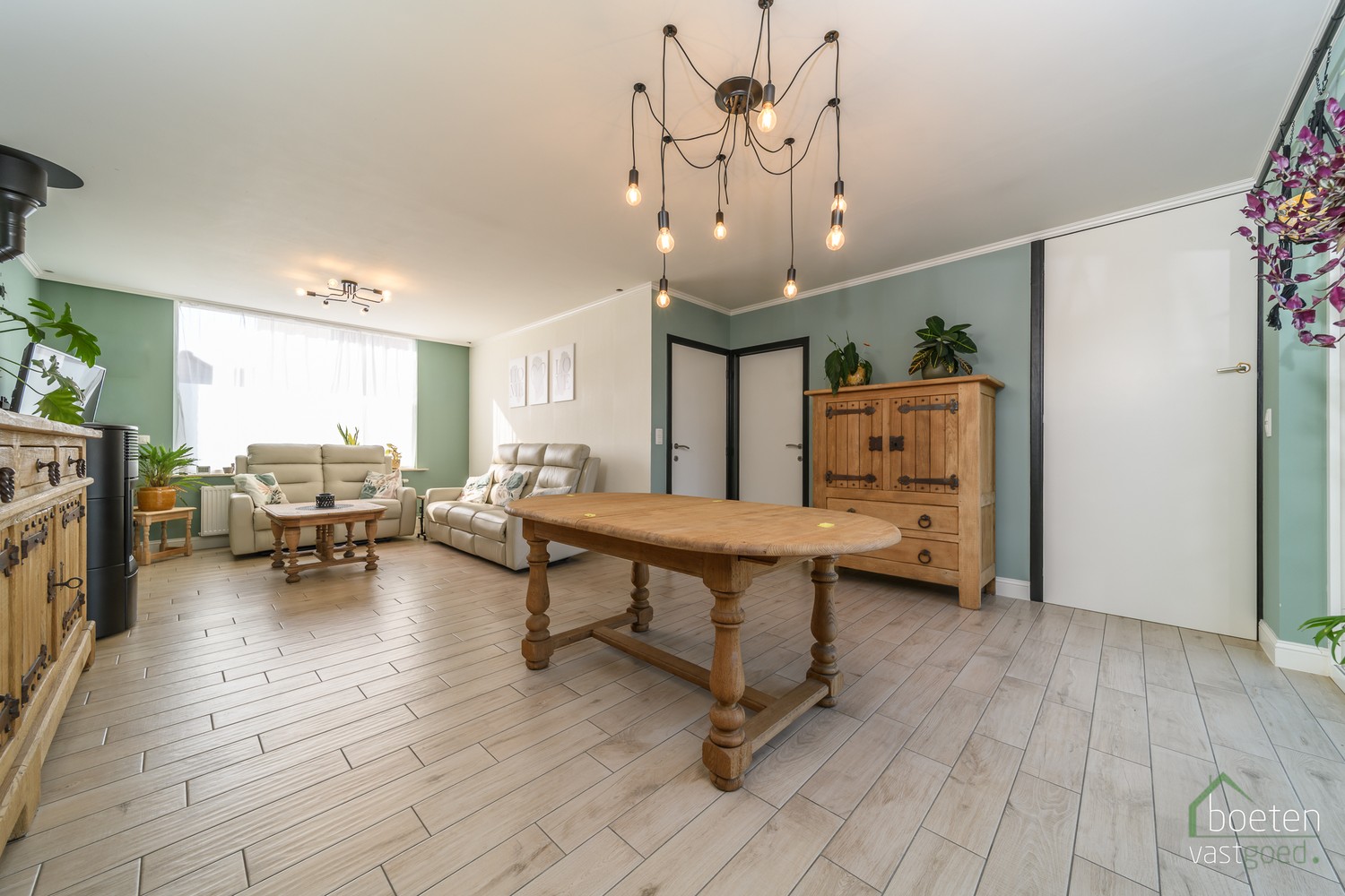 RENINGE: Gezellige dorpswoning met een gerenoveerd gelijkvloers, 3 slpks & zolder en tuin met open zicht op 376m² grondopp. - foto 3