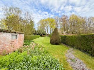 HALFOPEN BEBOUWING met RENOVATIEPOTENTIEEL, gelegen NABIJ HET CENTRUM van Oudenaarde. Deze eigendom vormt de IDEALE OPPORTUNITEIT voor wie een...