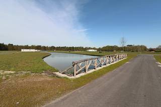 180 LUXE CHALETS OP RESORT VELDENBERG TE MERKSPLAS.GENIET VAN UW STAYCATION IN DE NOORDERKEMPENHeb je geen zin om ver te rijden om op vakantie te...