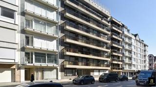 Gelijkvloerse studio op 50 meter van het strand, rustig gelegen in de Zwaluwenlaan – een brede zijstraat op wandelafstand van winkels en...