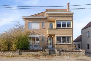 In de Kerkstraat te Bertem, pal in het dorpscentrum en toch uiterst rustig gelegen, bieden wij deze uitzonderlijke eigendom aan op een ruim...