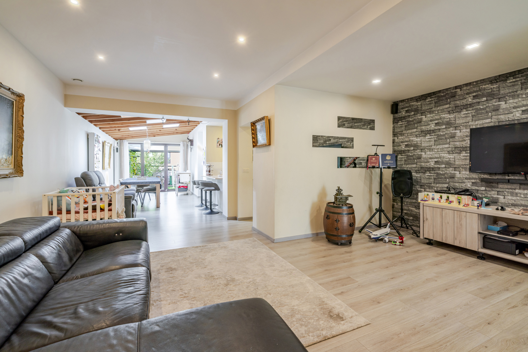 Instapklare woning met 6 slaapkamers en 2 badkamers - foto 4