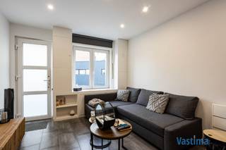 Deze woning in Denderleeuw biedt u het perfecte totaalplaatje: een recent gerenoveerde woning met 2 slaapkamers, hedendaags comfort en...