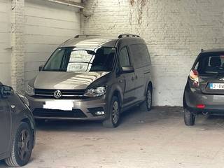 Autostaanplaats in garage met 8 autostaanplaatsen.<br /><br />Gunstige ligging in een zijstraat van Liersesteenweg.<br /><br />Huurprijs 65 euro/maand<br /><br />Voor meer info of een bezoek via info@immovos.be