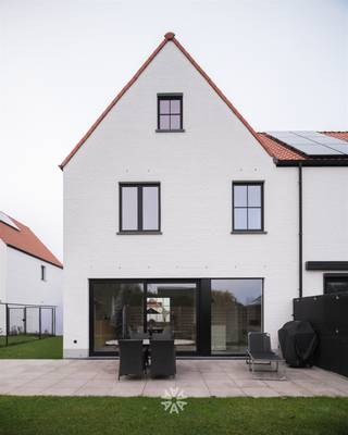 ASTENE- Nieuwbouwwoning met drie slaapkamers in het hartje van Astene! Perfect voor wie op zoek is naar een nieuwbouwwoning met een unieke...