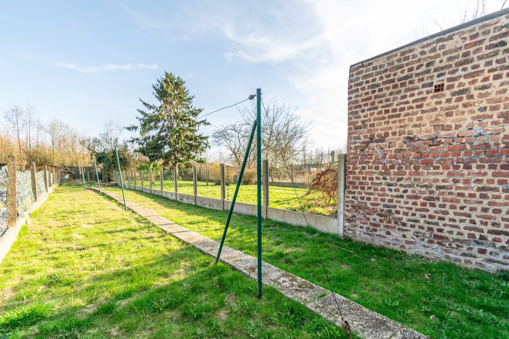 Une maison mitoyenne en partie rénover et à terminer - photo 2