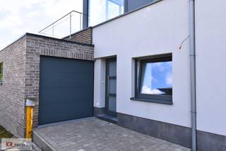 Immo Groot Leeuw a le plaisir de vous présenter ce bel appartement moderne au rez-de-chaussée, situé dans un quartier verdoyant et paisible...