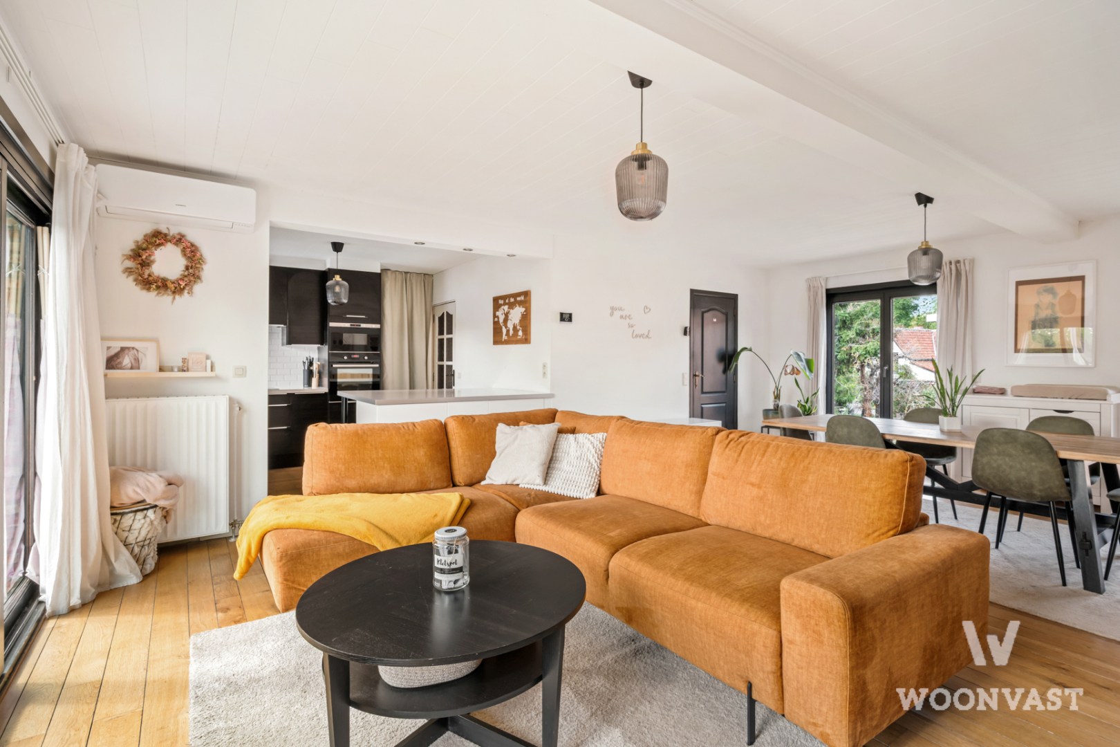 Ruime woning met 2 garages, tuin én terras op toplocatie! - foto 5