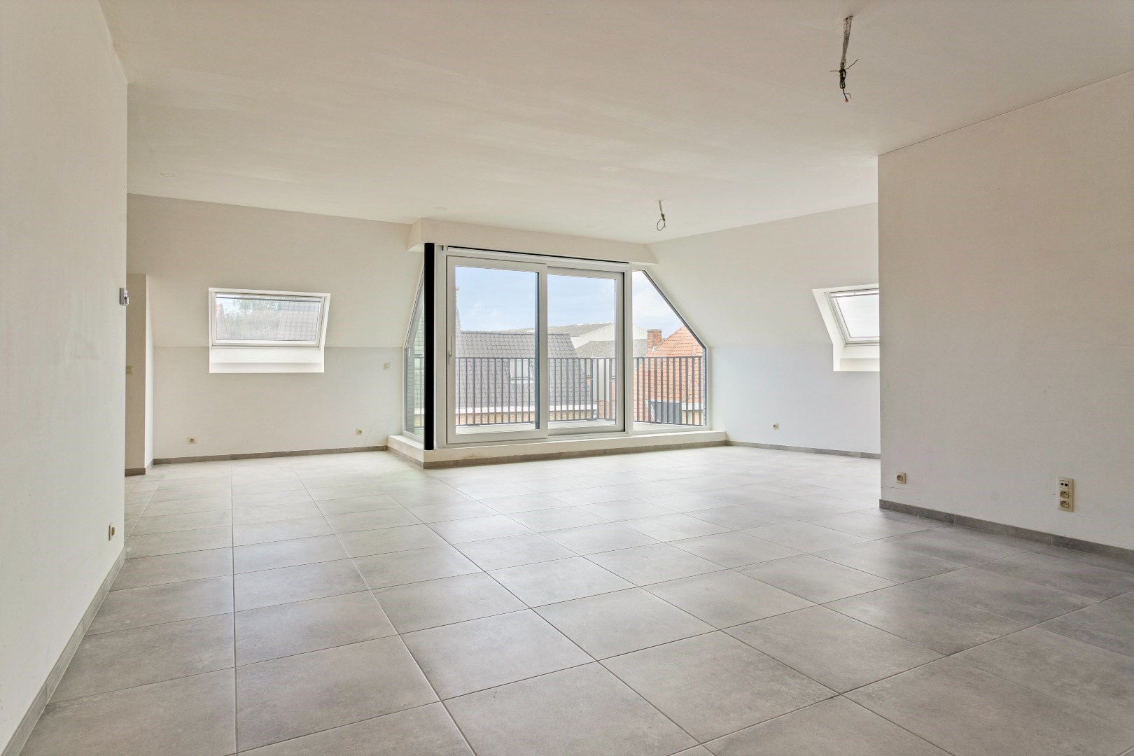 Volledige afgewerkt appartement met 2 slaapkamers en ruim terras. - foto 2