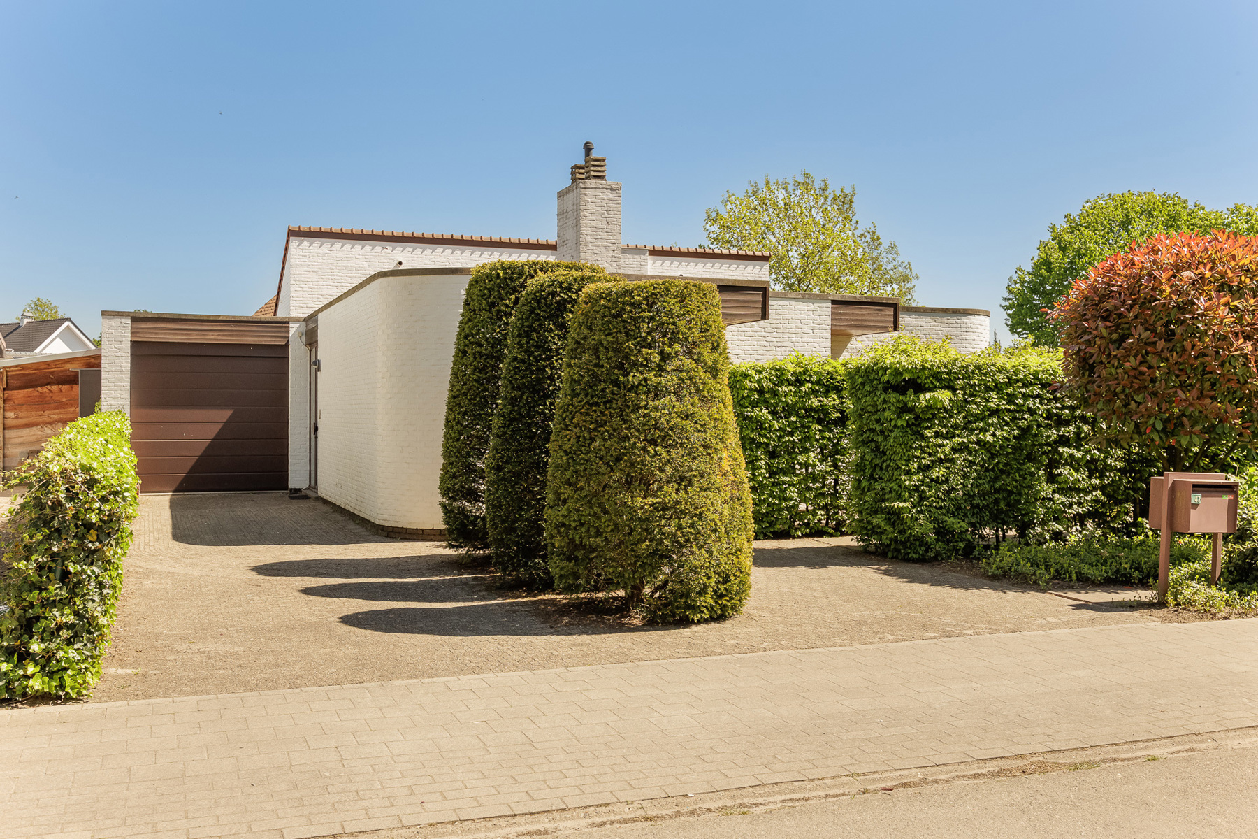 Laagbouwwoning met 3 slaapkamers op een perceel van 708m². - foto 1