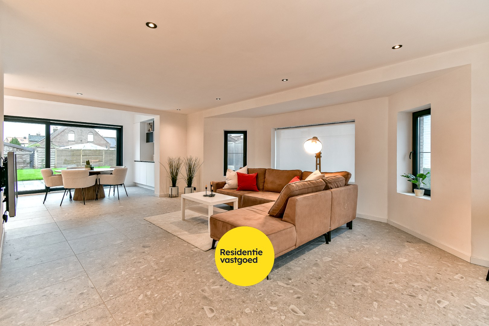 Volledig gerenoveerde halfopen woonst - foto 3