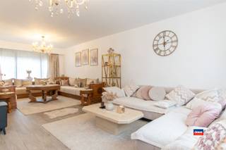 TREE | VERY SPACIOUS HOUSE WITH FOUR BEDROOMS, 2 GARAGES AND GARDEN WITH 231m² AVAILABLE SURFACE | EPC C |Layout as follows: ground floor: spacious...