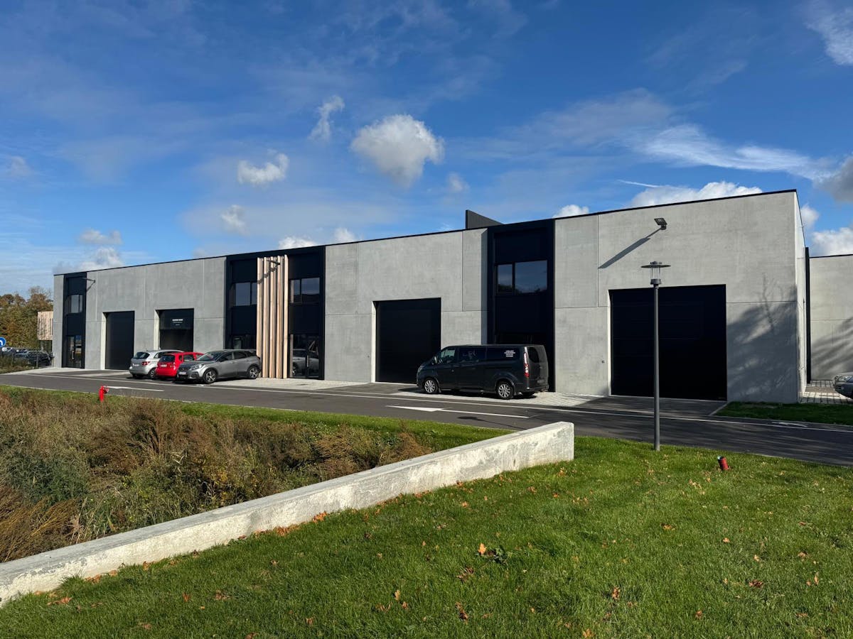 Unité PME récemment construite d'environ 280 m² dans un emplacement privilégié dans une zone artisanale d'Oudenburg. - photo 3