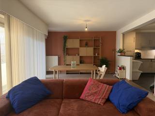 Mooi appartement met 2 slaapkamers op de eerste verdieping met lift en autostaanplaats.INDELING (appt. 1.1):- inkomhal met gastentoilet voorzien van...