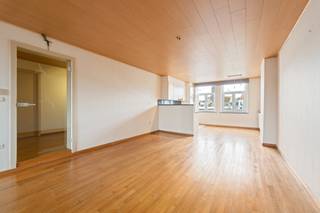 <p><strong>Blankenberge: Uitzonderlijk ruim appartement met 3 slaapkamers te koop in het centrum van Blankenberge!</strong></p>

<p>Op de 2e verdieping van deze prachtige, authentieke residentie vinden we dit uitzonderlijk ruim (143m²) appartement met 3 slaapkamers te koop. Deze is gelegen in het centrum van Blankenberge vlakbij zee, Grote Markt, jachthaven, openbaar vervoer, handelszaken en restaurants!</p>

<p><strong>Indeling:</strong> Inkomhal, woonkamer, open keuken, badkamer met douche en ligbad, 3 slaapkamers en een aparte berging.</p>

<p><strong>Troeven:</strong></p>

<ul><li>Uitzonderlijk ruim (143m²!).</li><li>Prachtige voorgevel in Art-Nouveaustijl.</li><li>Geen syndicuskosten.</li><li>Elektriciteit conform</li></ul>

<p>Meer informatie? Contacteer Maarten op het nummer 050 42 58 98.</p>