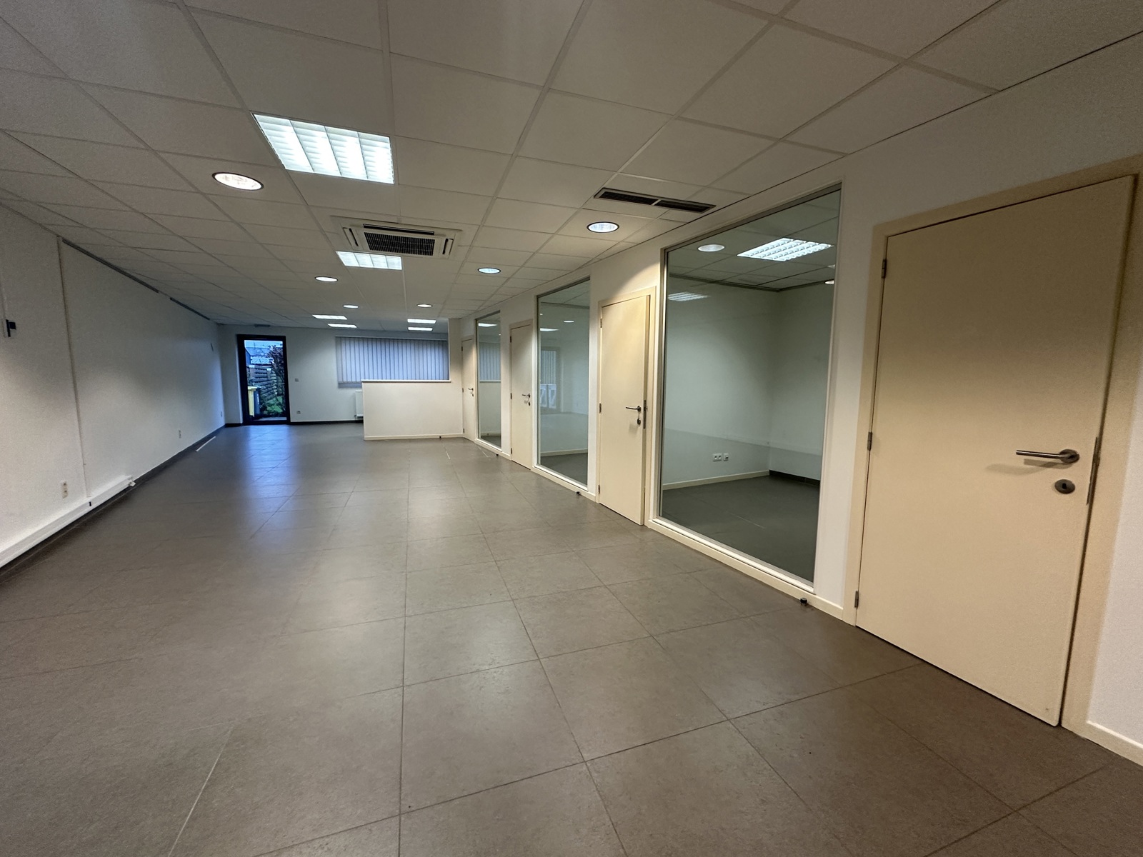 Volledig instapklare kantoorruimte op toplocatie! - foto 3