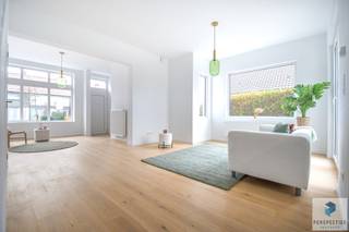 Gerenoveerde, ruime hedendaagse woning met grote tuin op toplocatieAALTER – Richtprijs: €450.000Deze stijlvol gerenoveerde en kwalitatief afgewerkte...