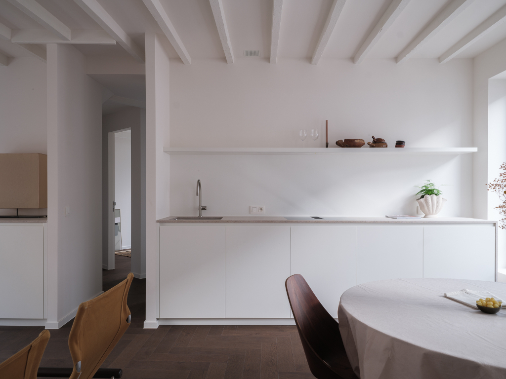 High-end renovated 3-bedroom apartment near Ghent South - photo 2