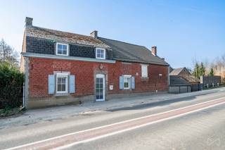 COUP DE COEUR assuré pour cette fermette 2 CH entièrement remise à neuf à partir de 2017. Située dans un cadre vert et campagnard, à proximité...